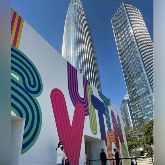 LOUIS VUITTON Limited Edition Tote - Picture 9 of 11